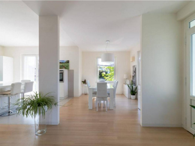 Casa / Villa  in Vendita a Varese #2